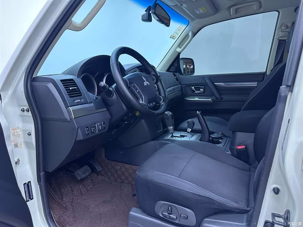 Mitsubishi Pajero, 2024 6