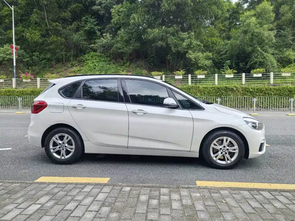 BMW 2 series station wagon