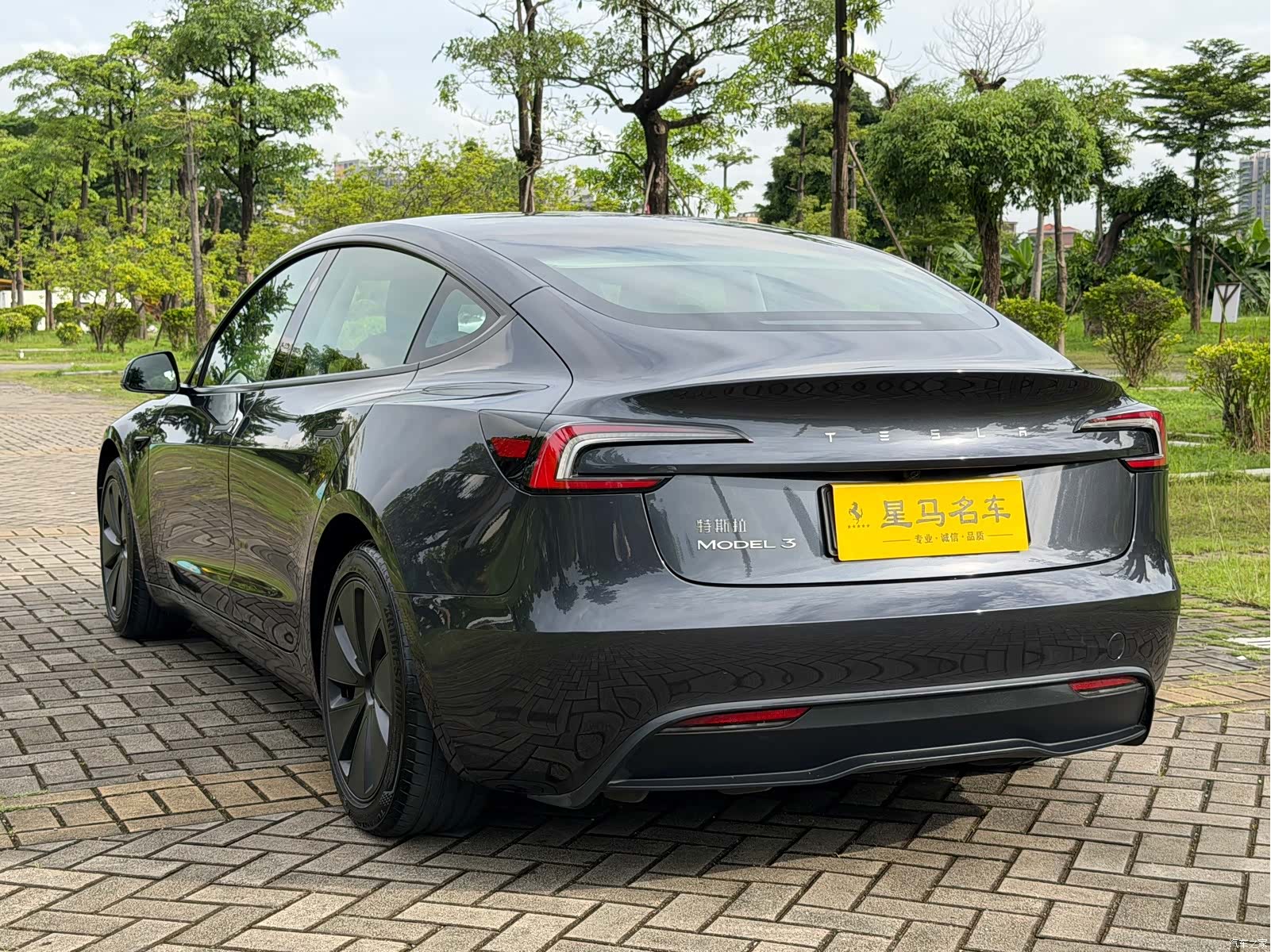 Tesla Model 3, 2025 16