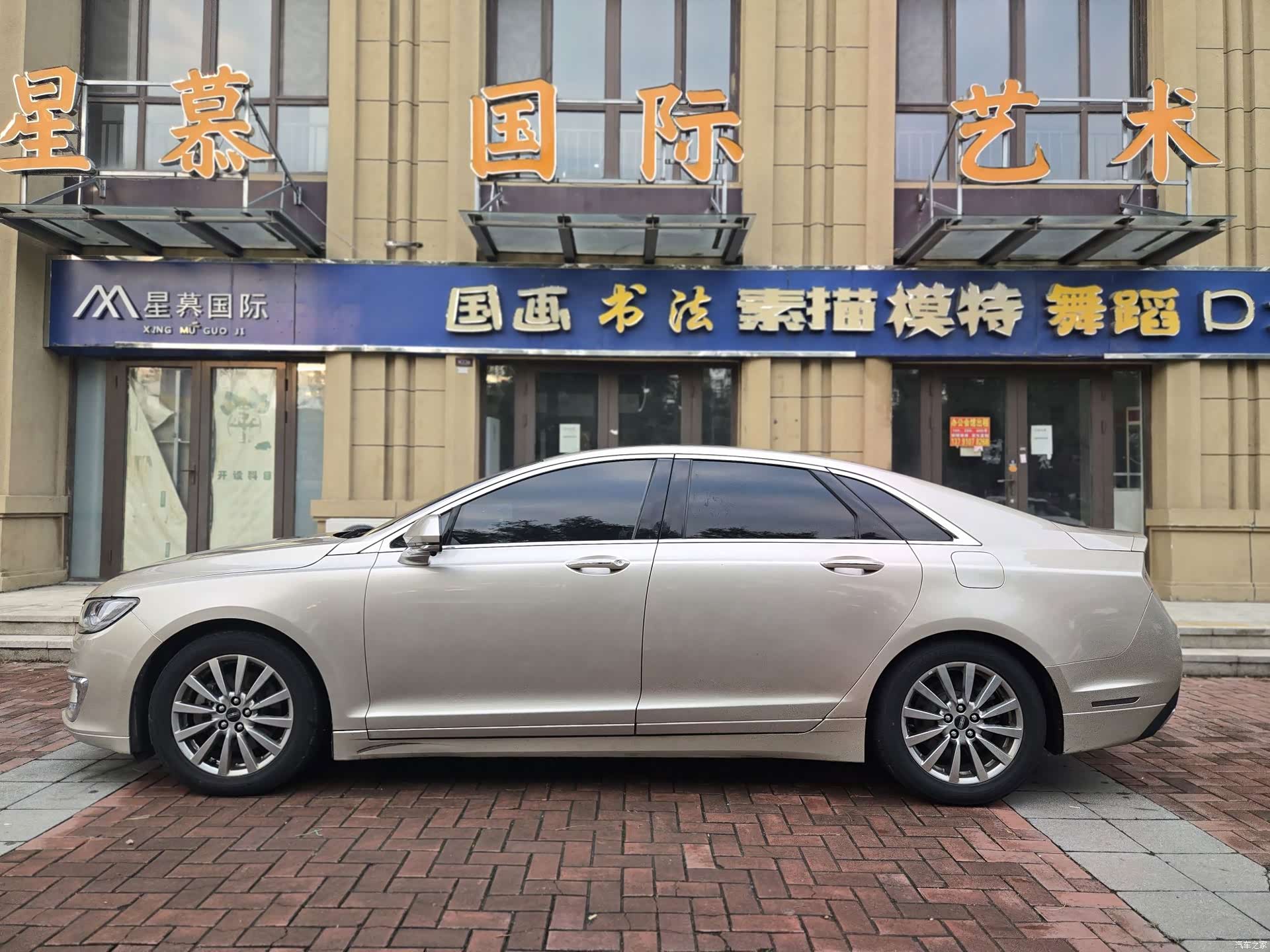 Lincoln MKZ, 2017 3