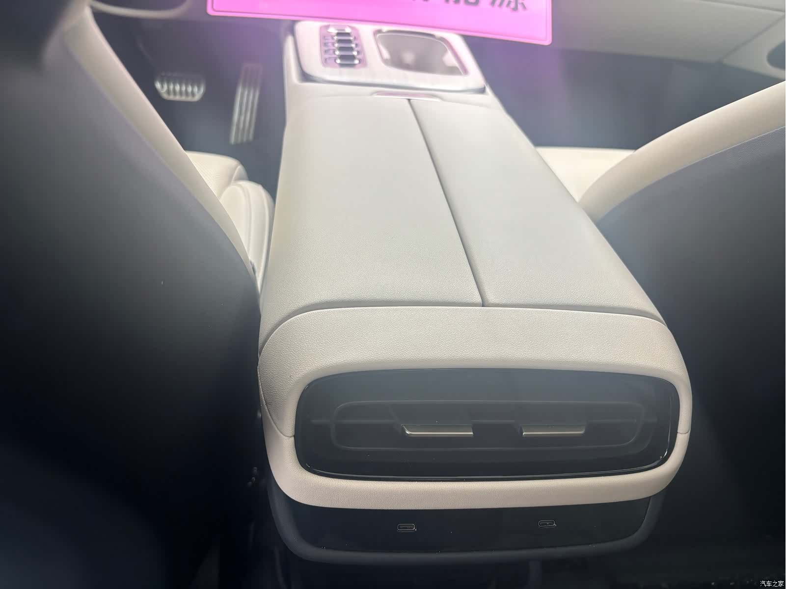 Xiaomi SU7, 2025 10