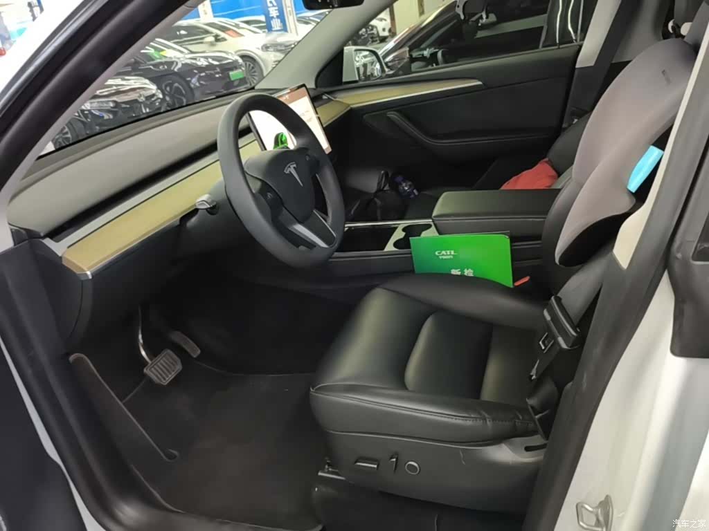 Tesla Model Y, 2023 15