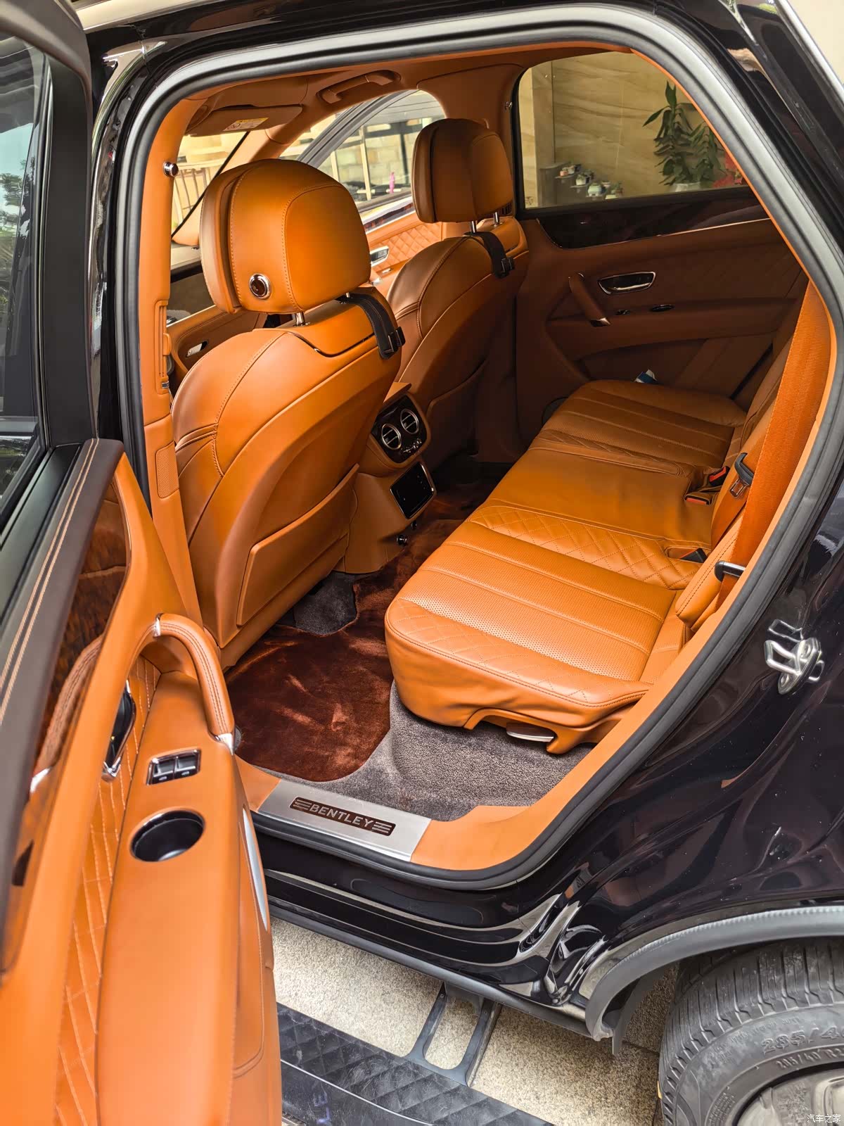 Bentley Bentayga, 2017 все фото