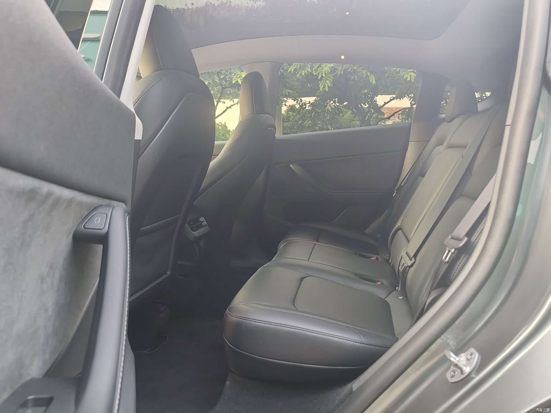 Tesla Model Y, 2024 8