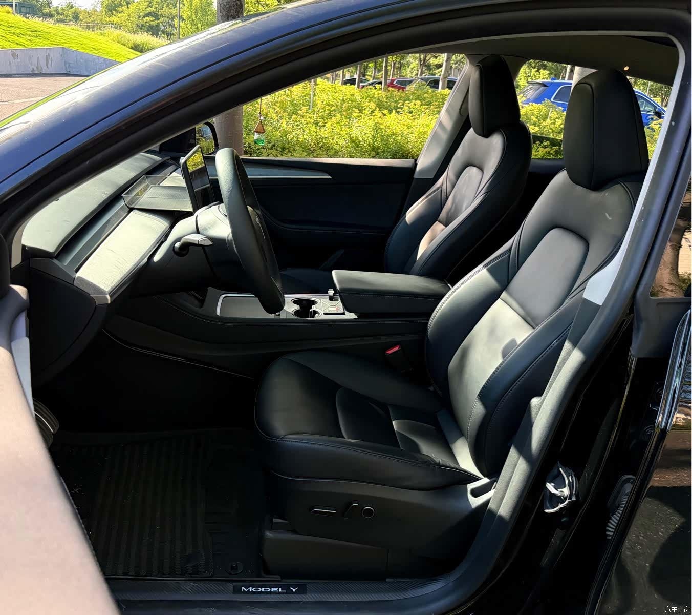 Tesla Model Y, 2024 все фото