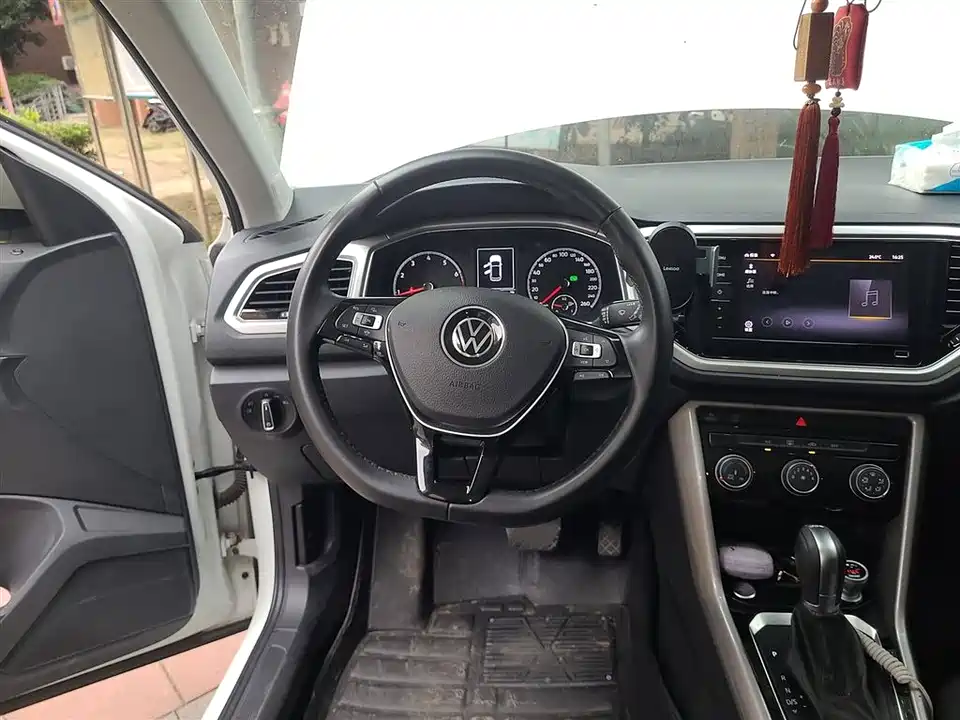 Volkswagen T-ROC exploring Songs