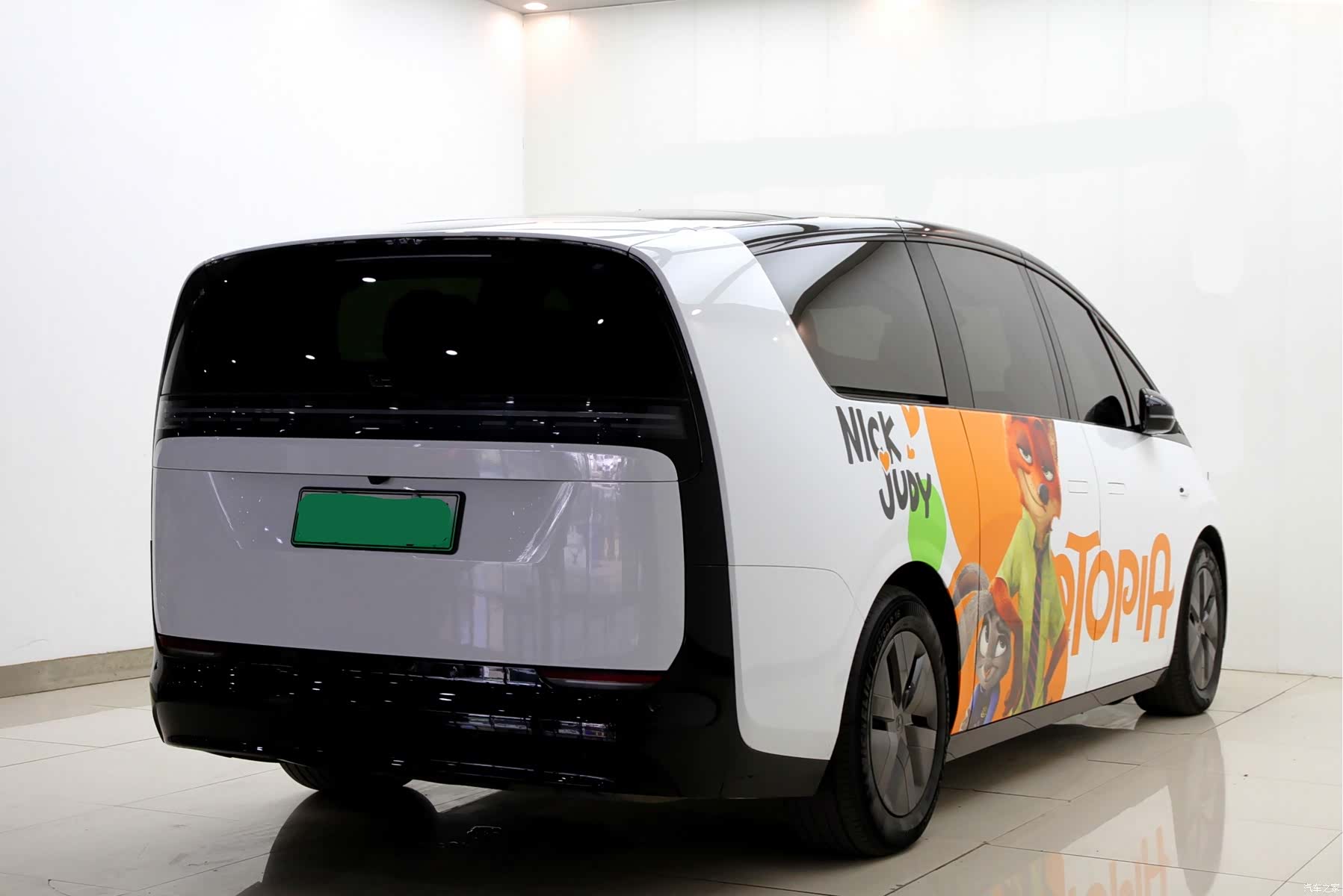 Li Auto MEGA, 2024 8
