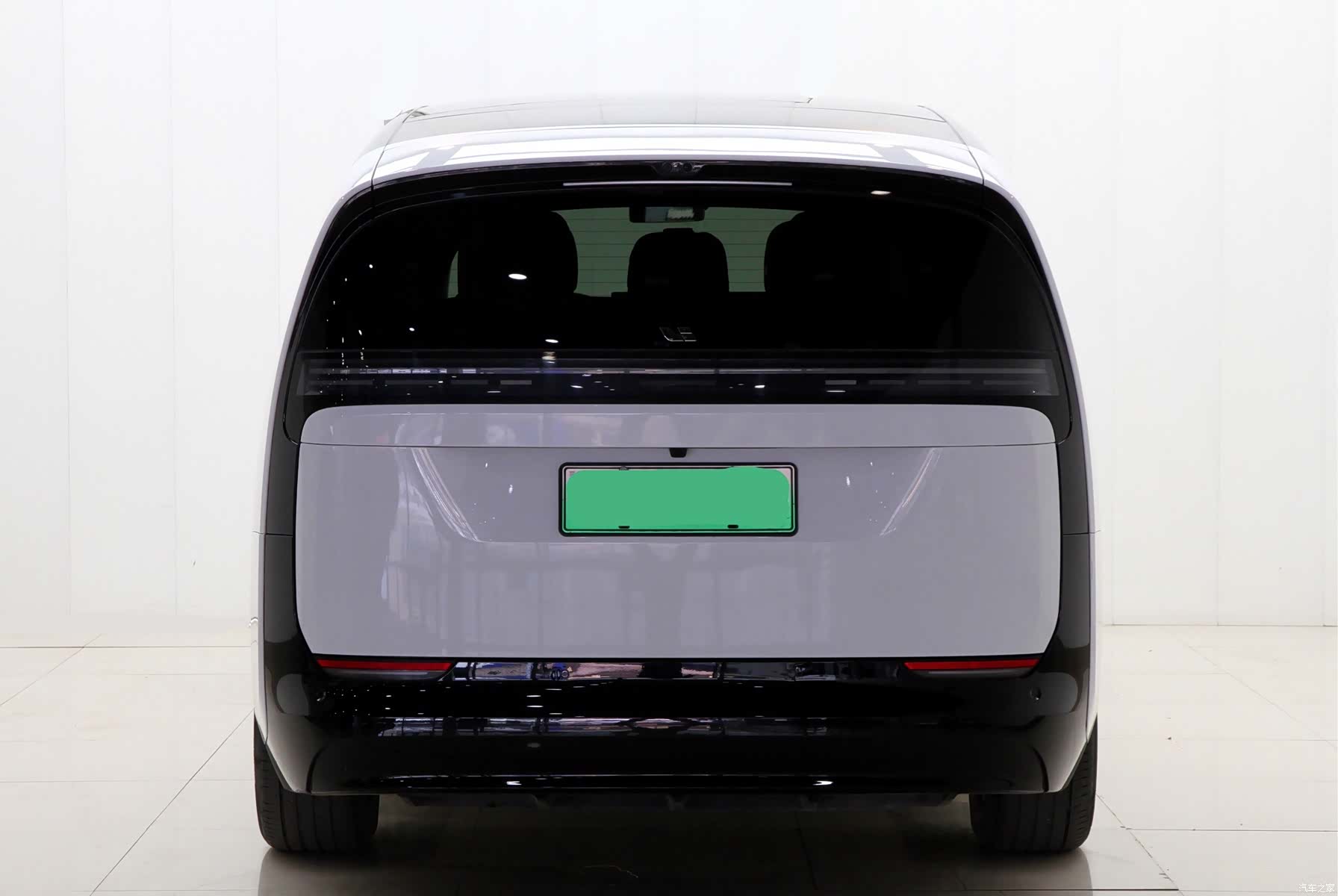Li Auto MEGA, 2024 10