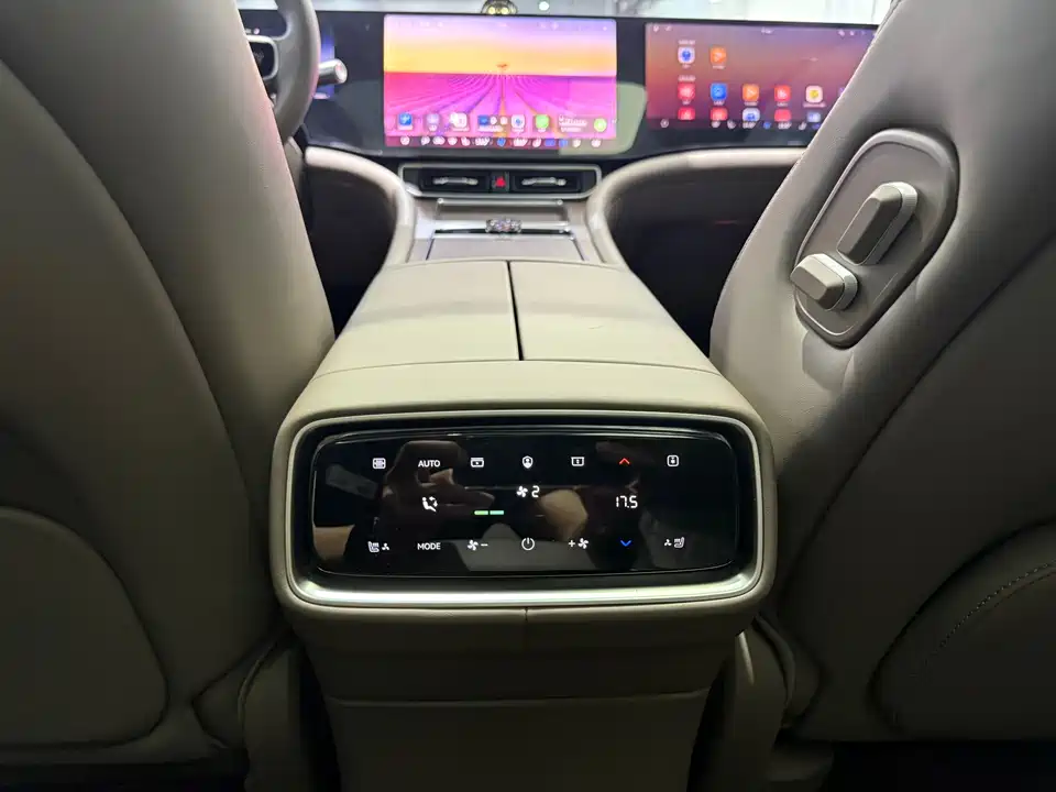 AITO Ask the world M9