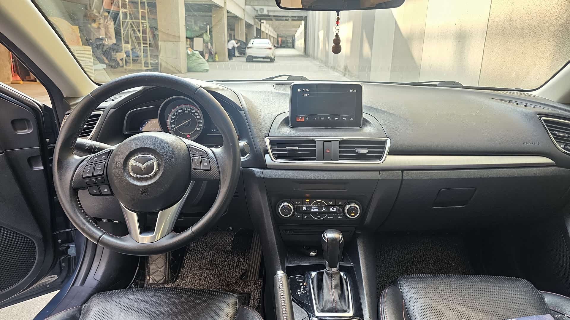 Mazda Mazda3, 2015 все фото