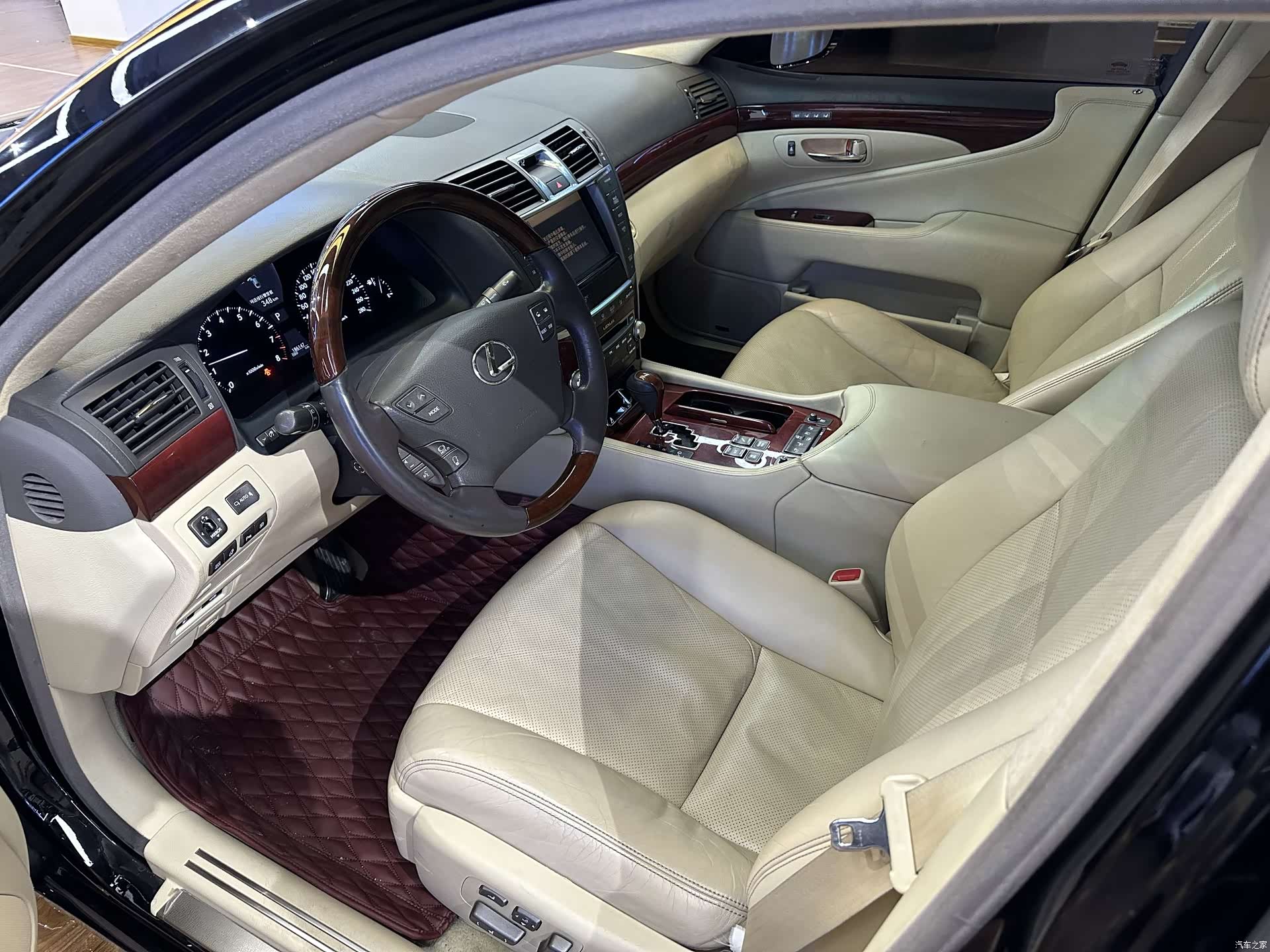 Lexus LS, 2012 9