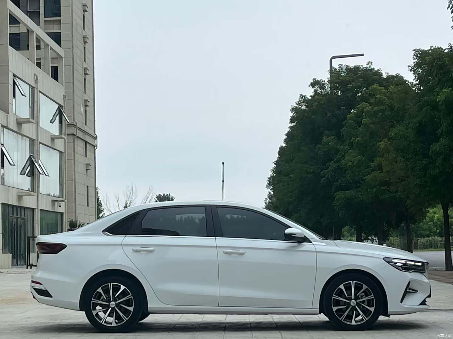 Geely Emgrand, 2025 9