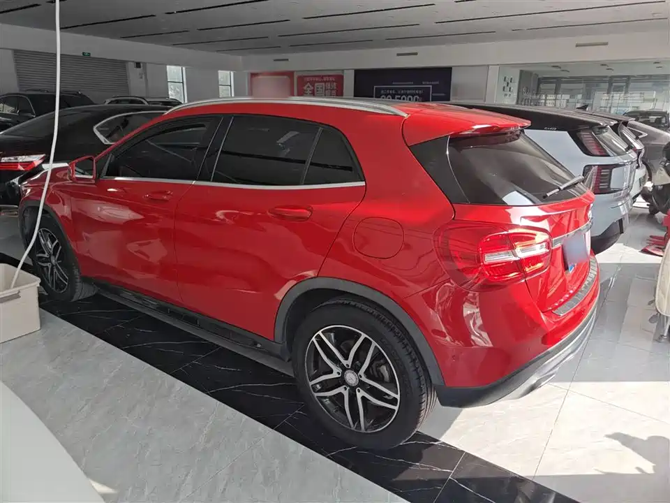 Mercedes-Benz GLA