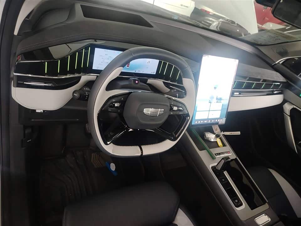 Geely Atlas L