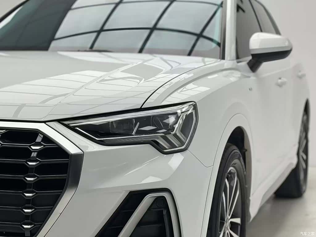 Audi Q3, 2022 4