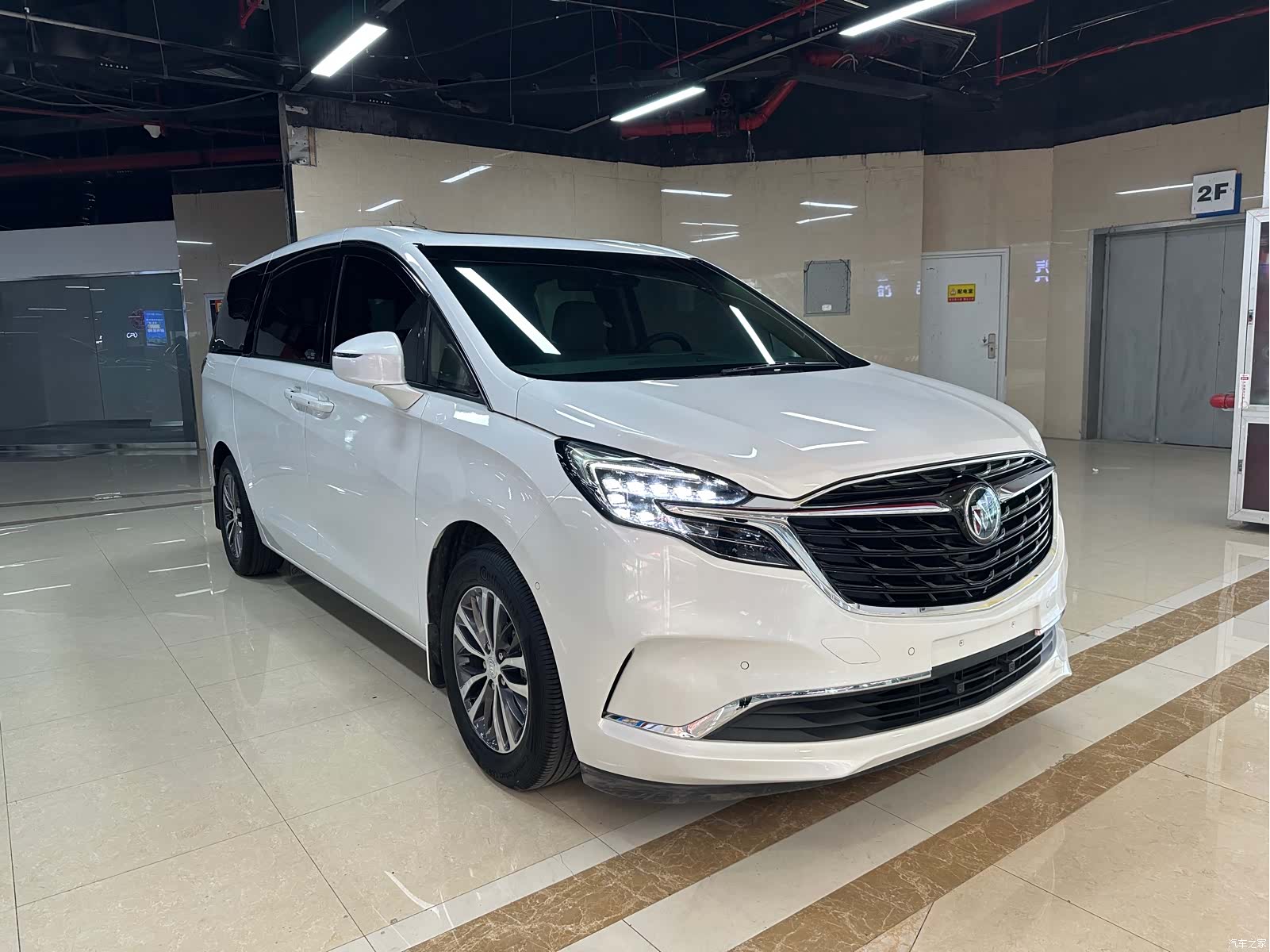 Buick GL8, 2021 3