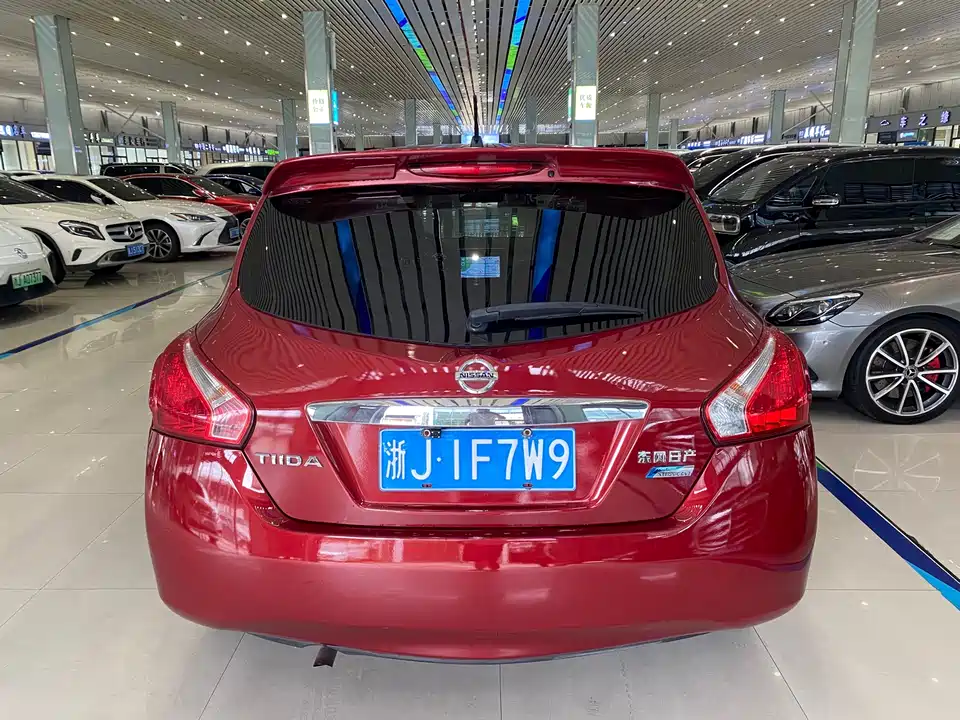 Nissan TIIDA
