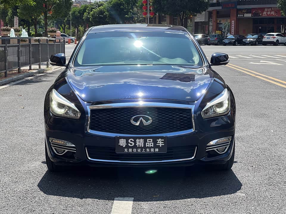 Infiniti Q70