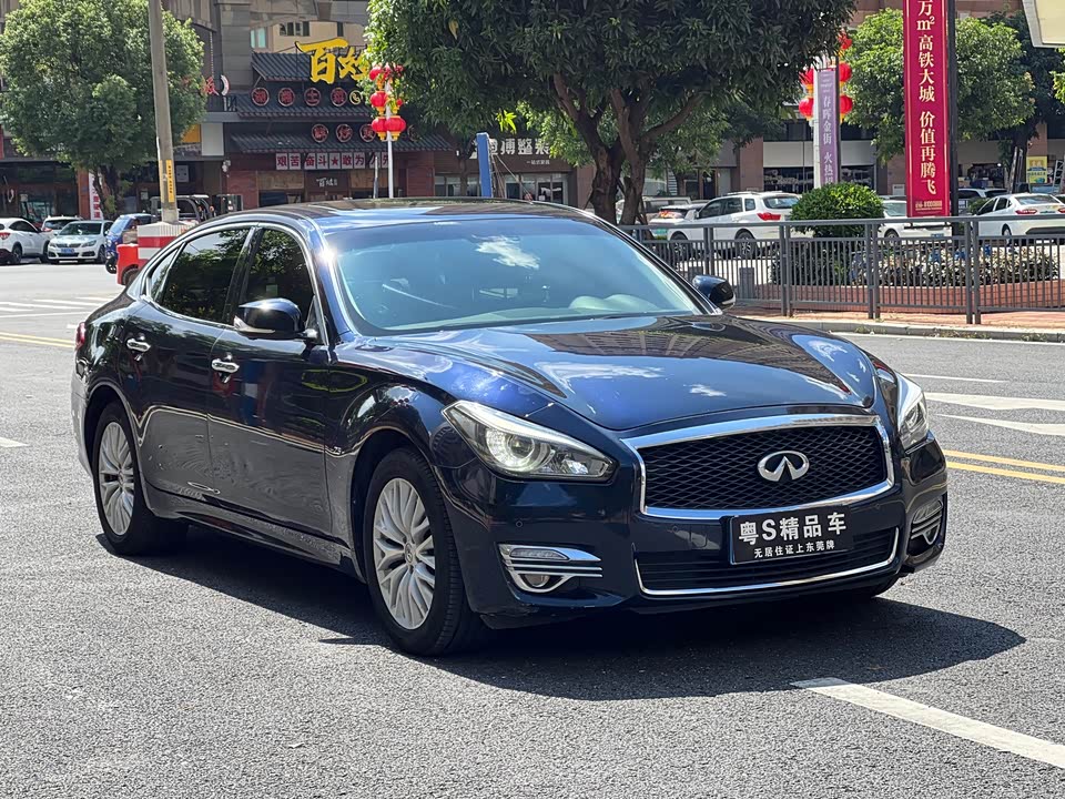 Infiniti Q70
