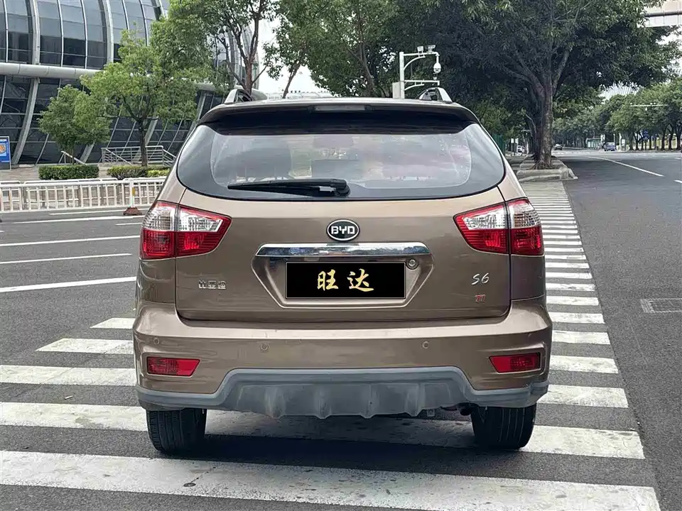BYD S6