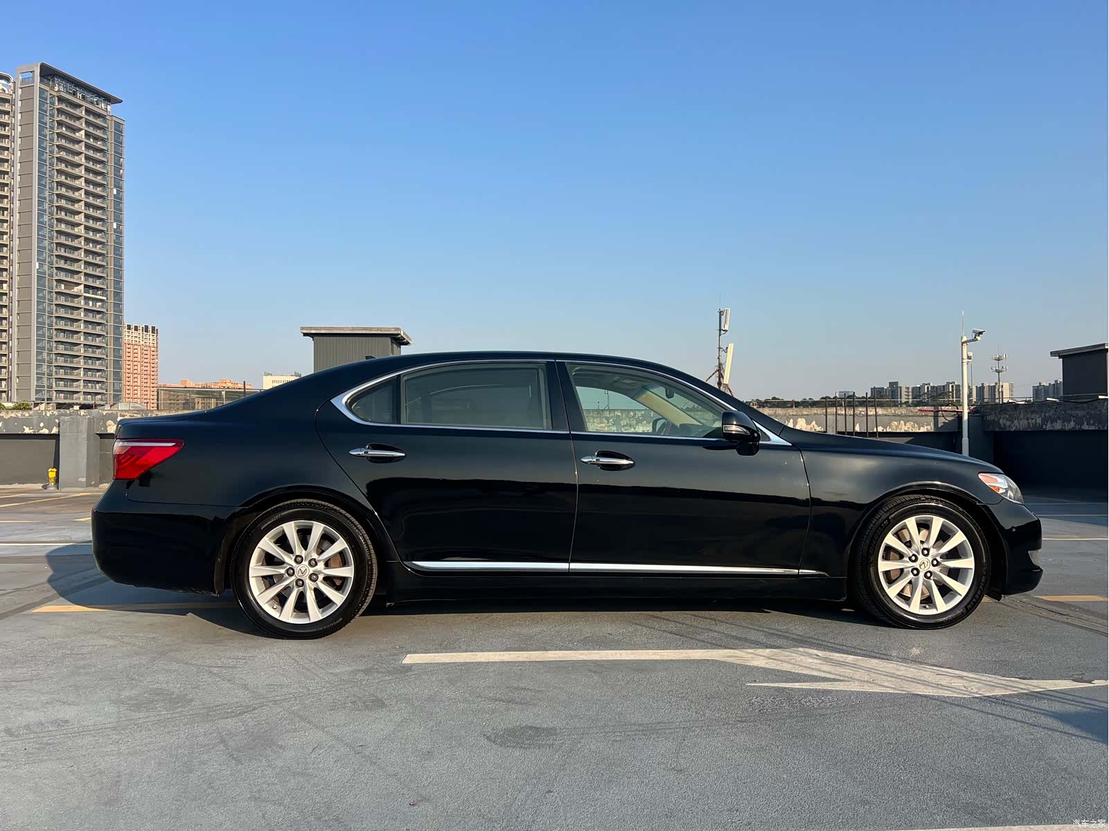 Lexus LS, 2010 7