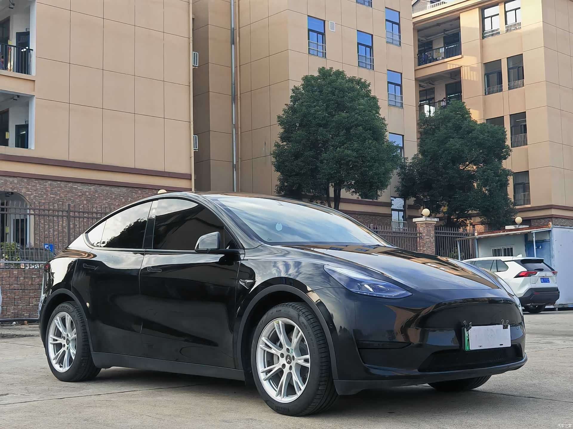 Tesla Model Y, 2022 3