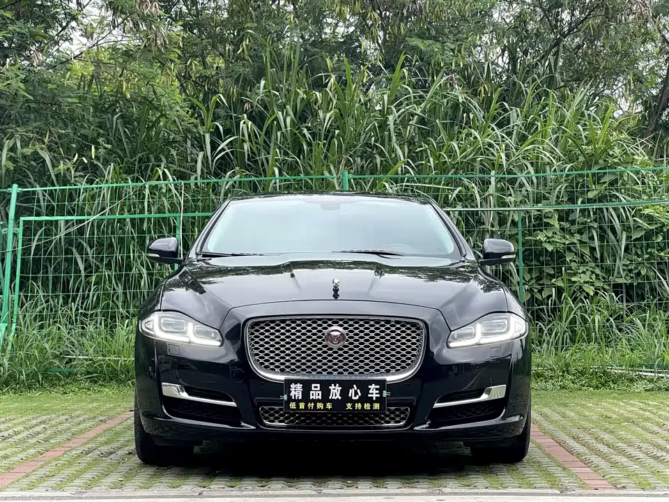 Jaguar XJ