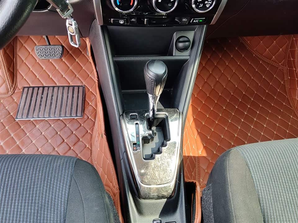 Toyota YARiS L to enjoy