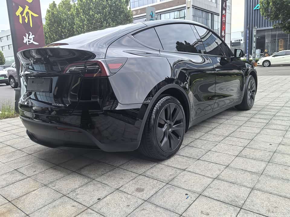 Tesla Model Y Tesla Model Y