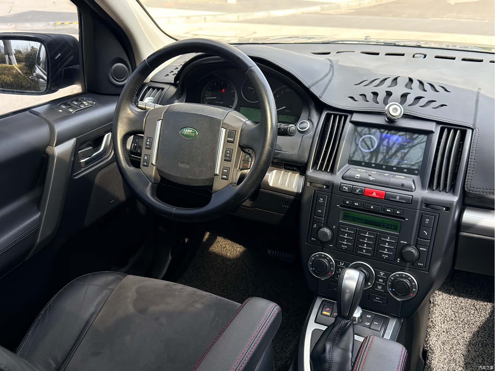 Land Rover i6, 2010 8