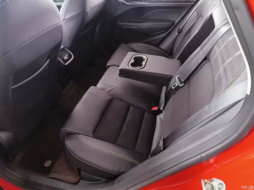 Geely Binray, 2022 13
