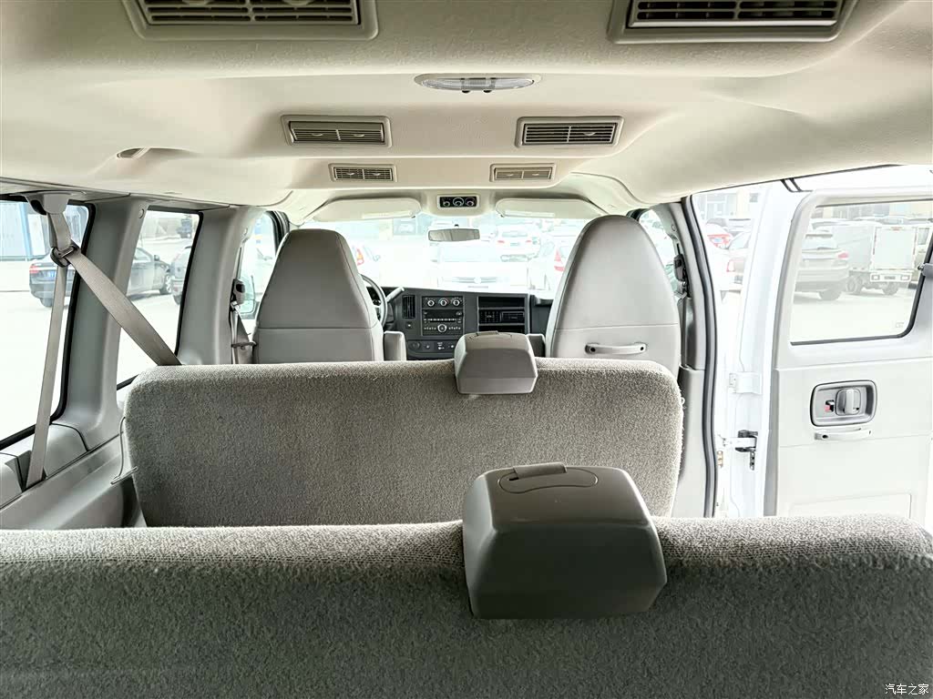 GMC SAVANA, 2015 13