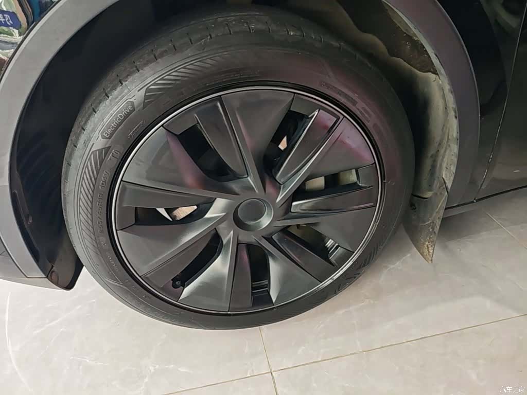 Tesla Model Y, 2023 23