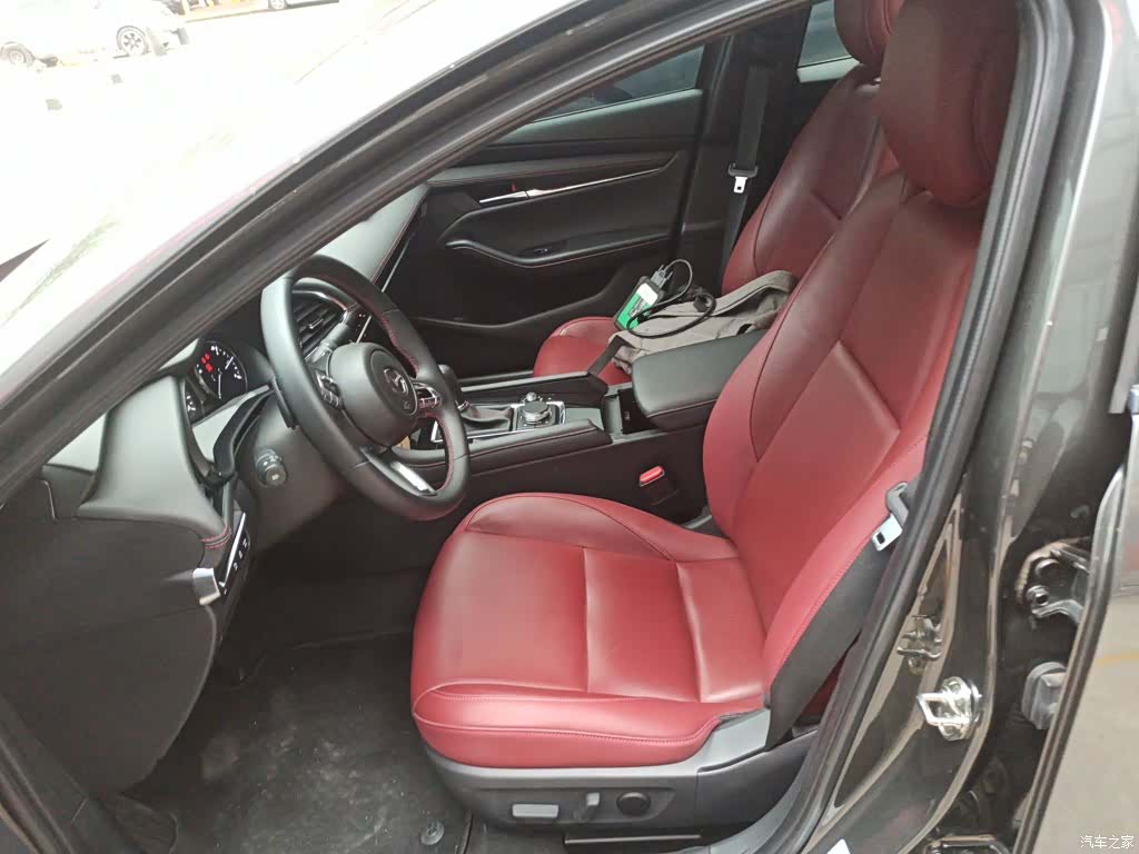 Mazda Mazda3, 2023 11