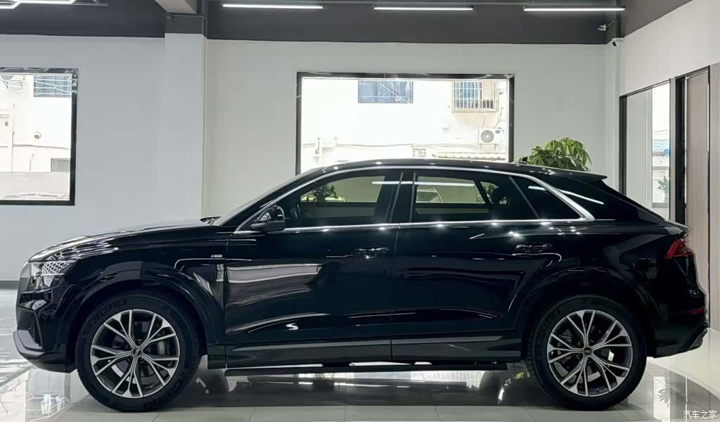 Audi Q8, 2024 7