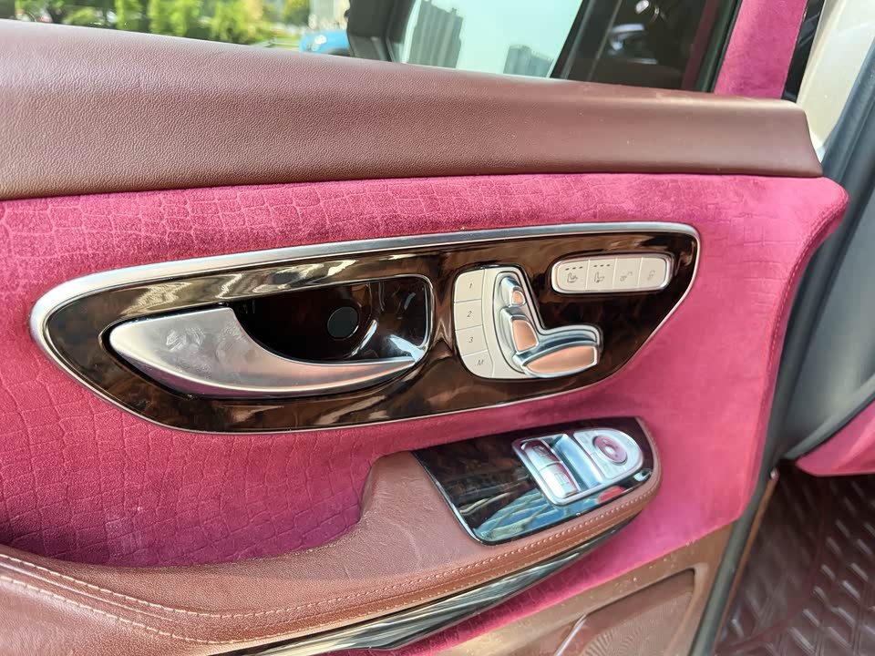 Mercedes-Benz V-class