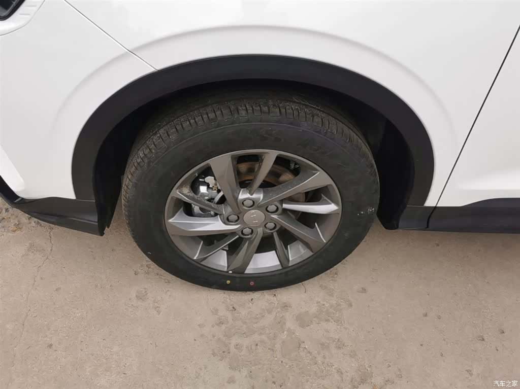 Geely Coolray, 2026 23