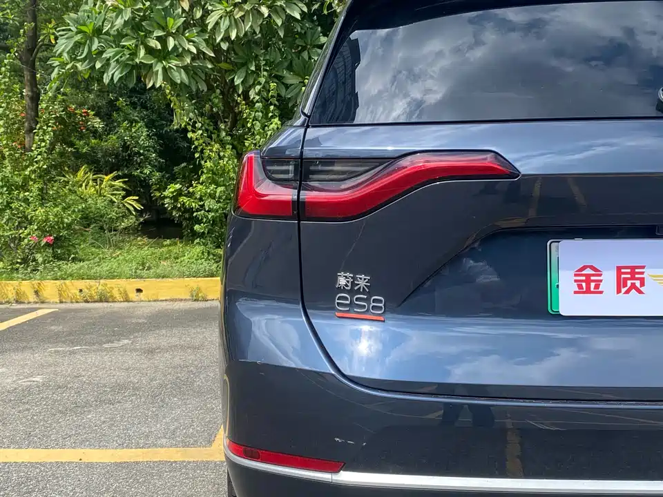 NIO ES8