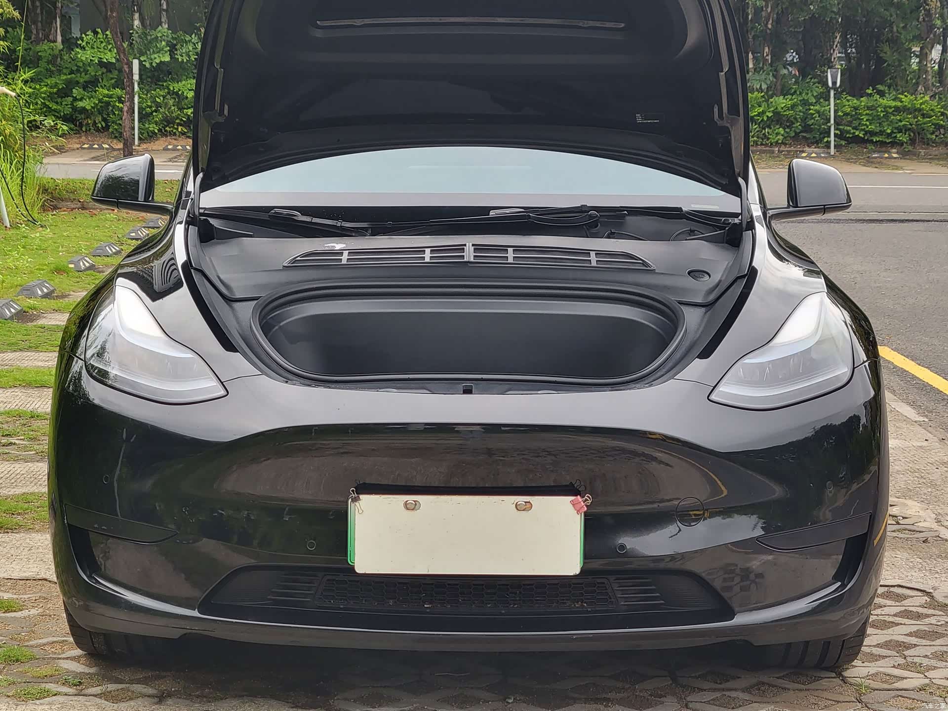Tesla Model Y, 2023 все фото