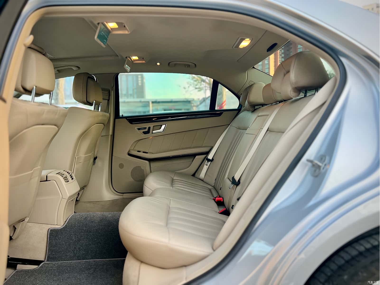 Mercedes-Benz E-Class, 2012 32