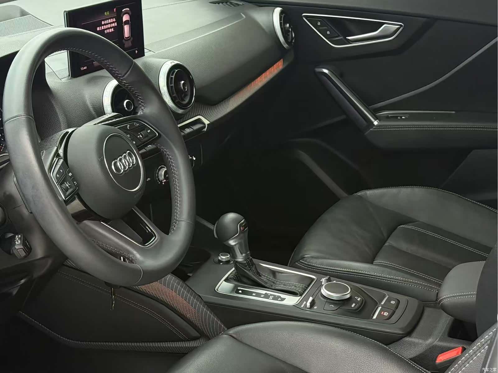 Audi Q2L, 2022 13
