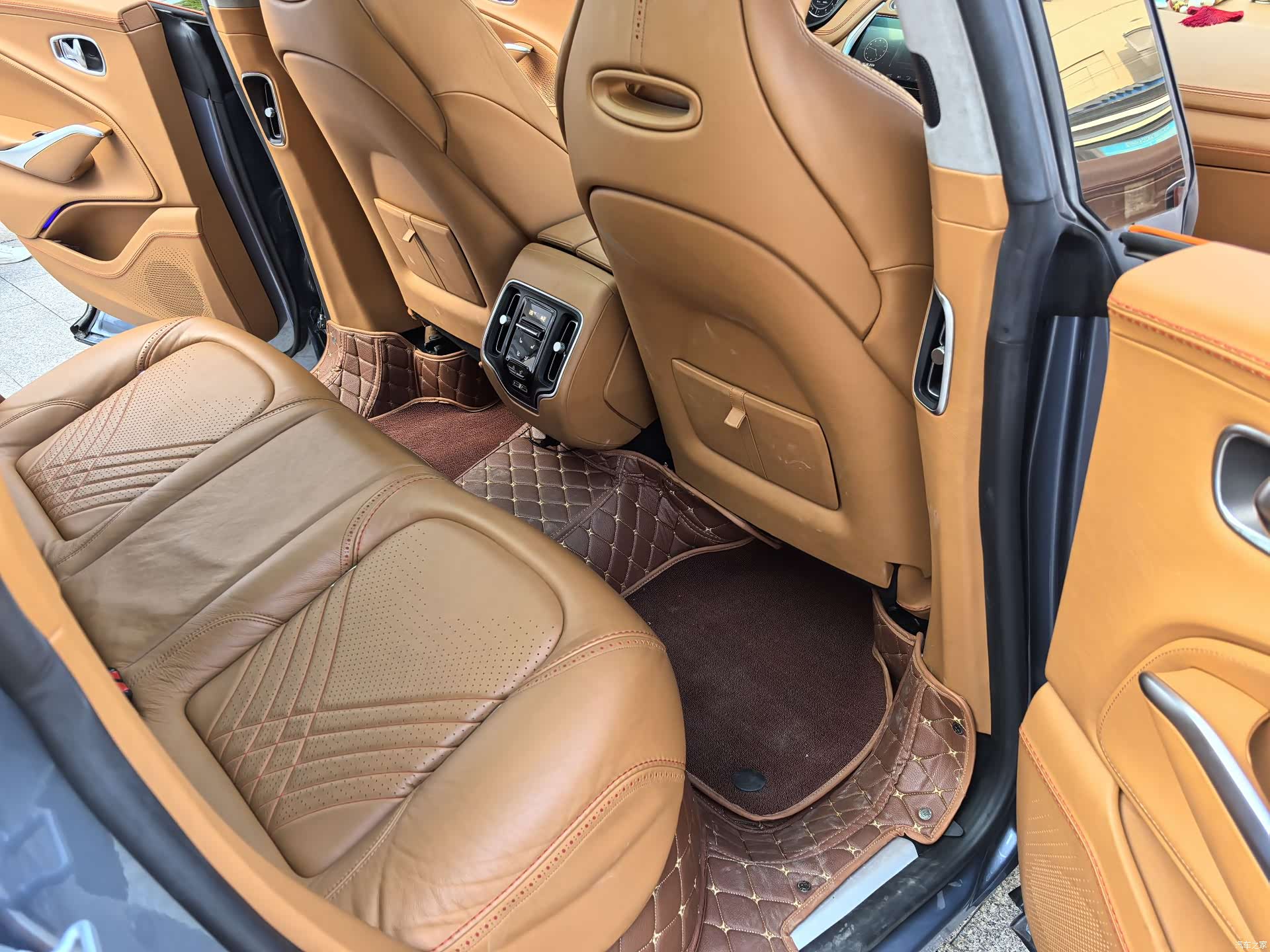 Aston Martin DBX, 2021 16