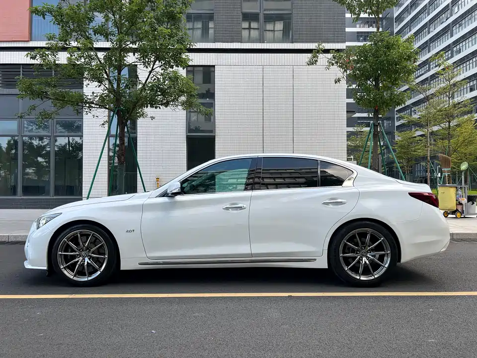 Infiniti Q50L