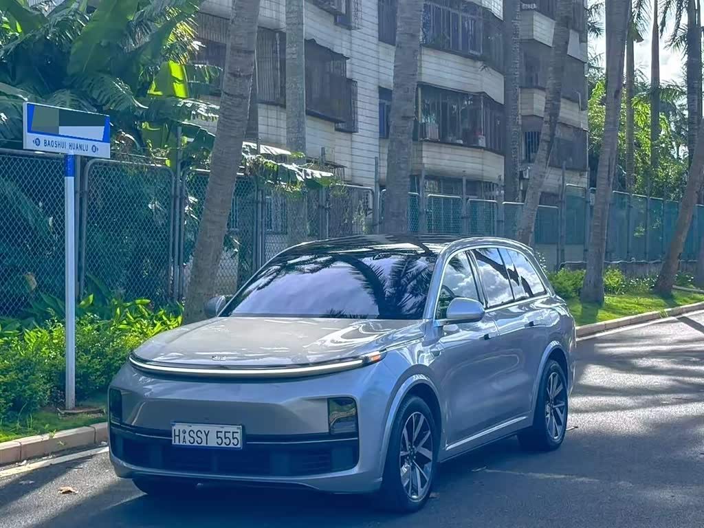 Li Auto L8