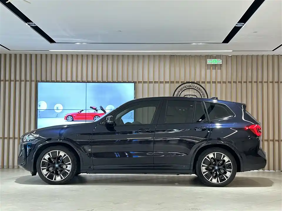 BMW iX3