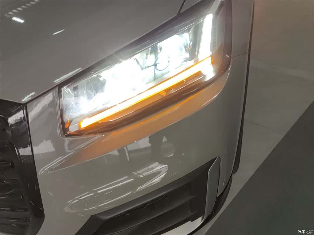 Audi Q2L, 2019 15