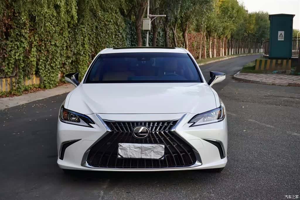 Lexus ES, 2024 23