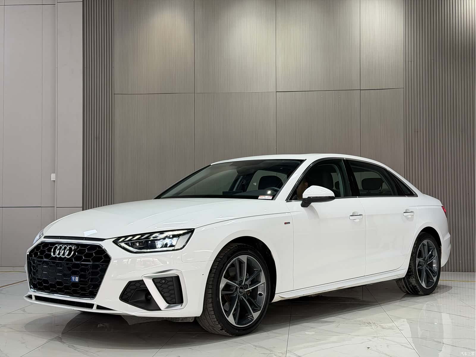 Audi A4L, 2023 1
