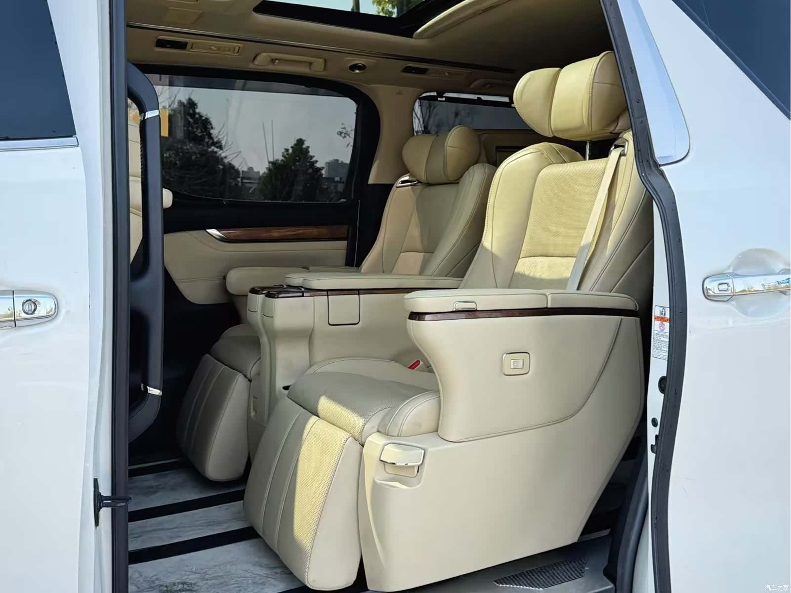 Toyota Alphard, 2015 все фото