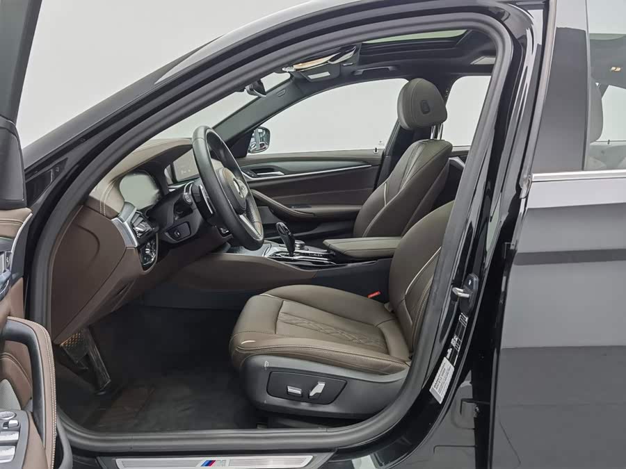 BMW 5 Series 2023, фото 10